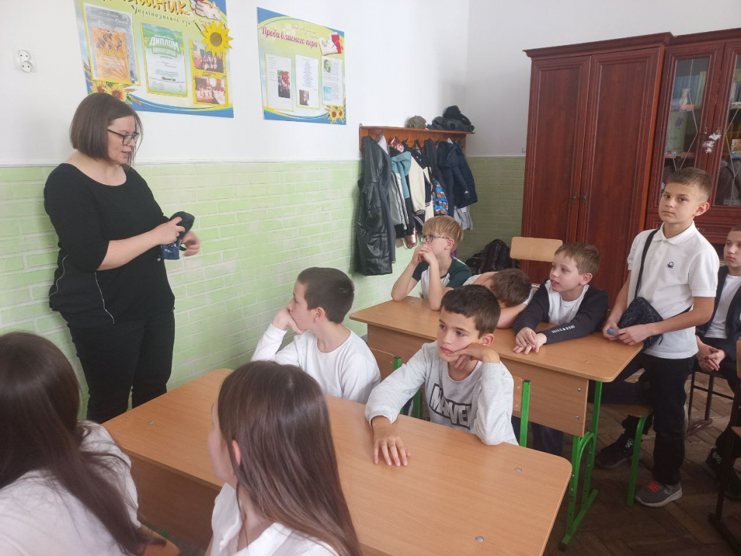 Фото із заходу