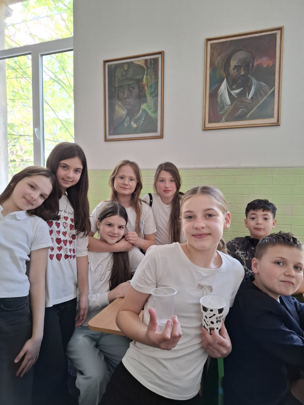 Фото із заходу
