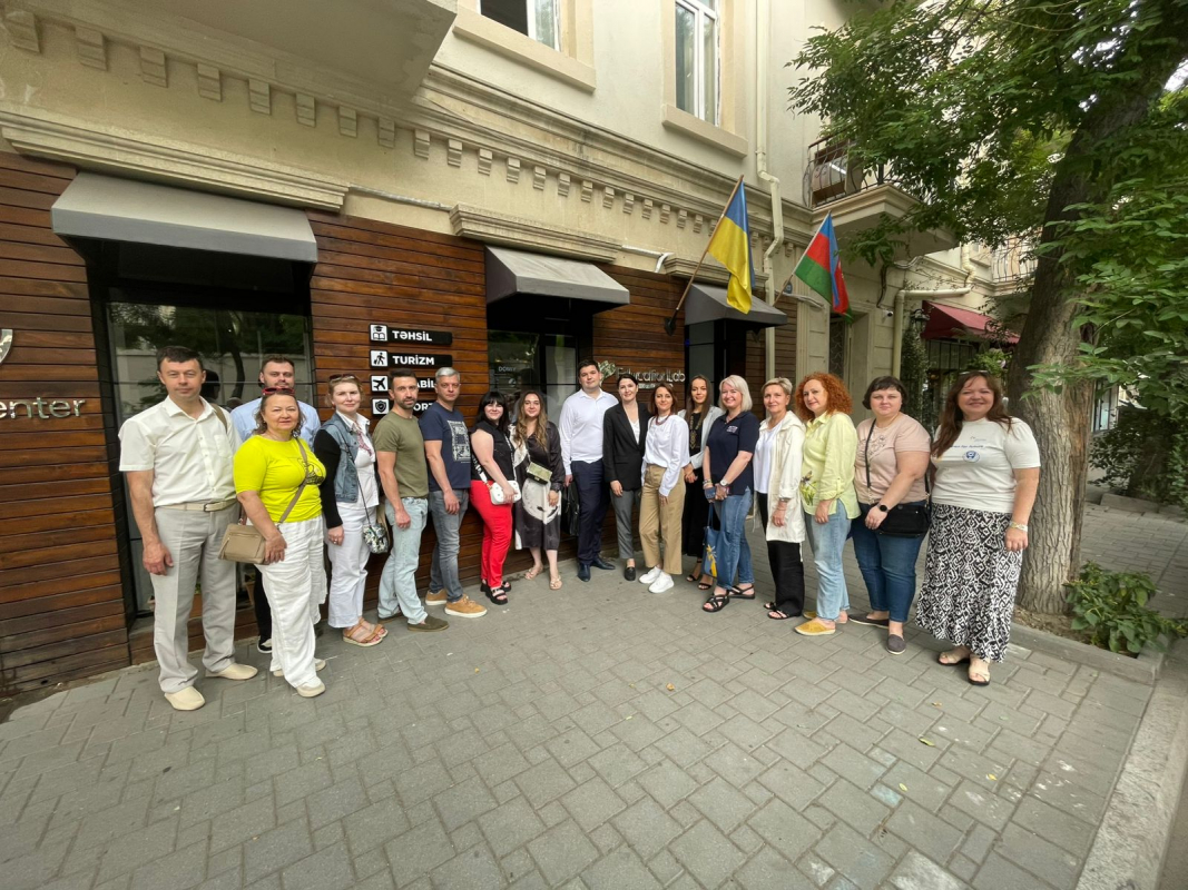 Фото з виставки в Азербайджані