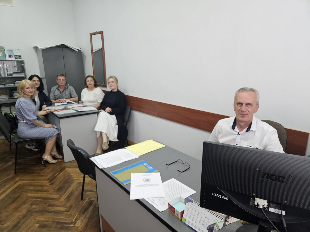 Фото із заходу