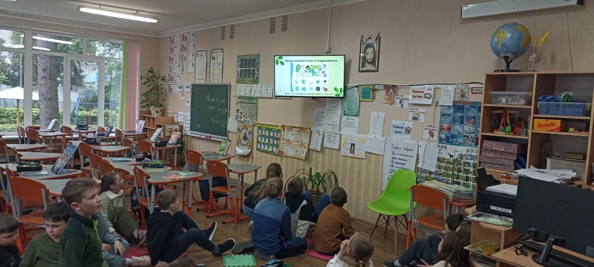 Фото із заходу