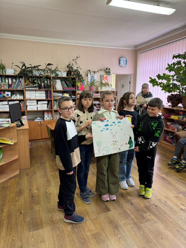Фото із заходу