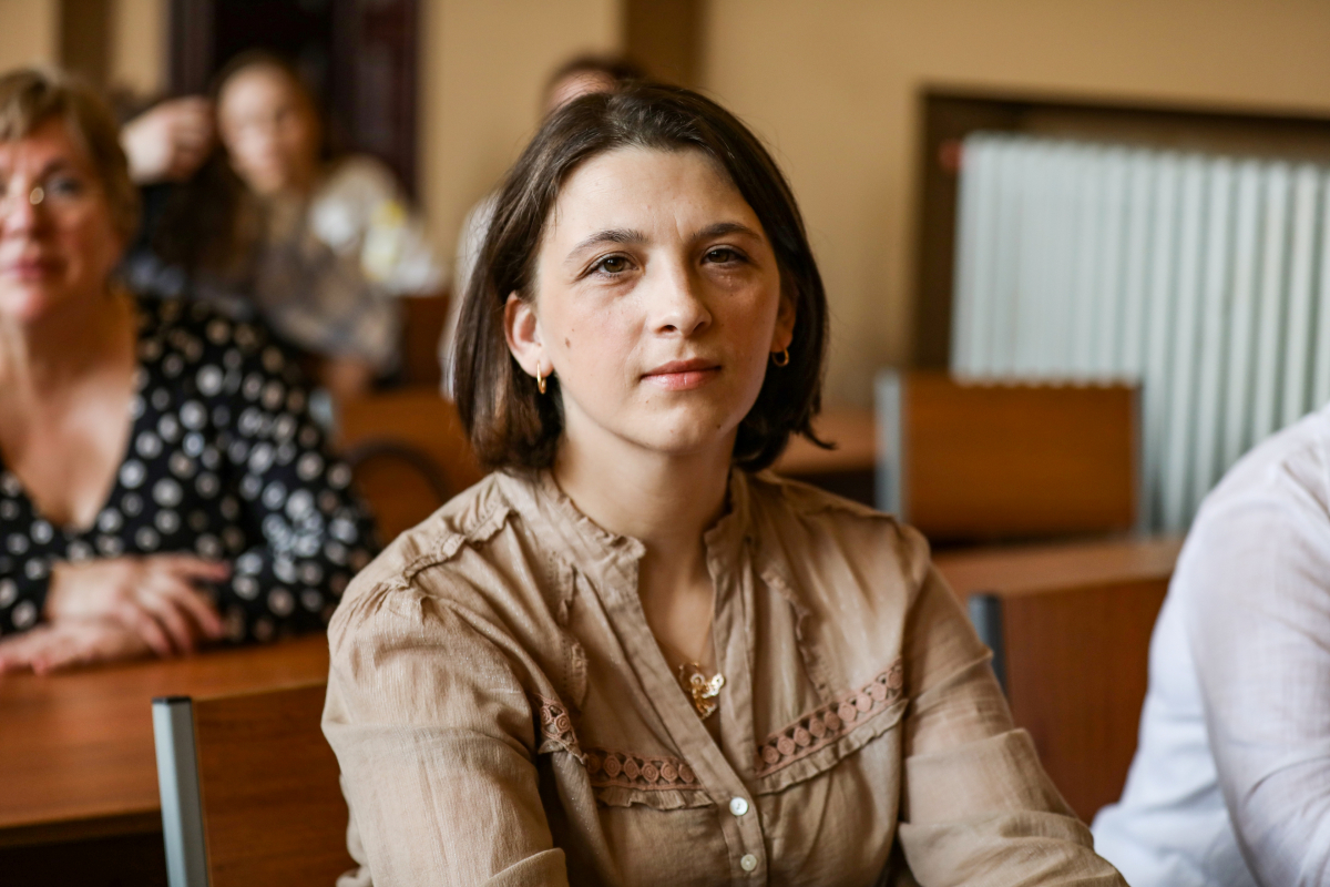 Фото із заходу