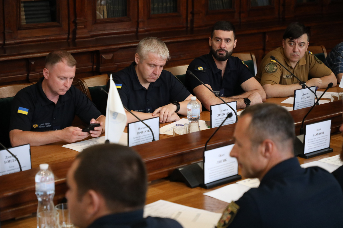 Фото із круглого столу