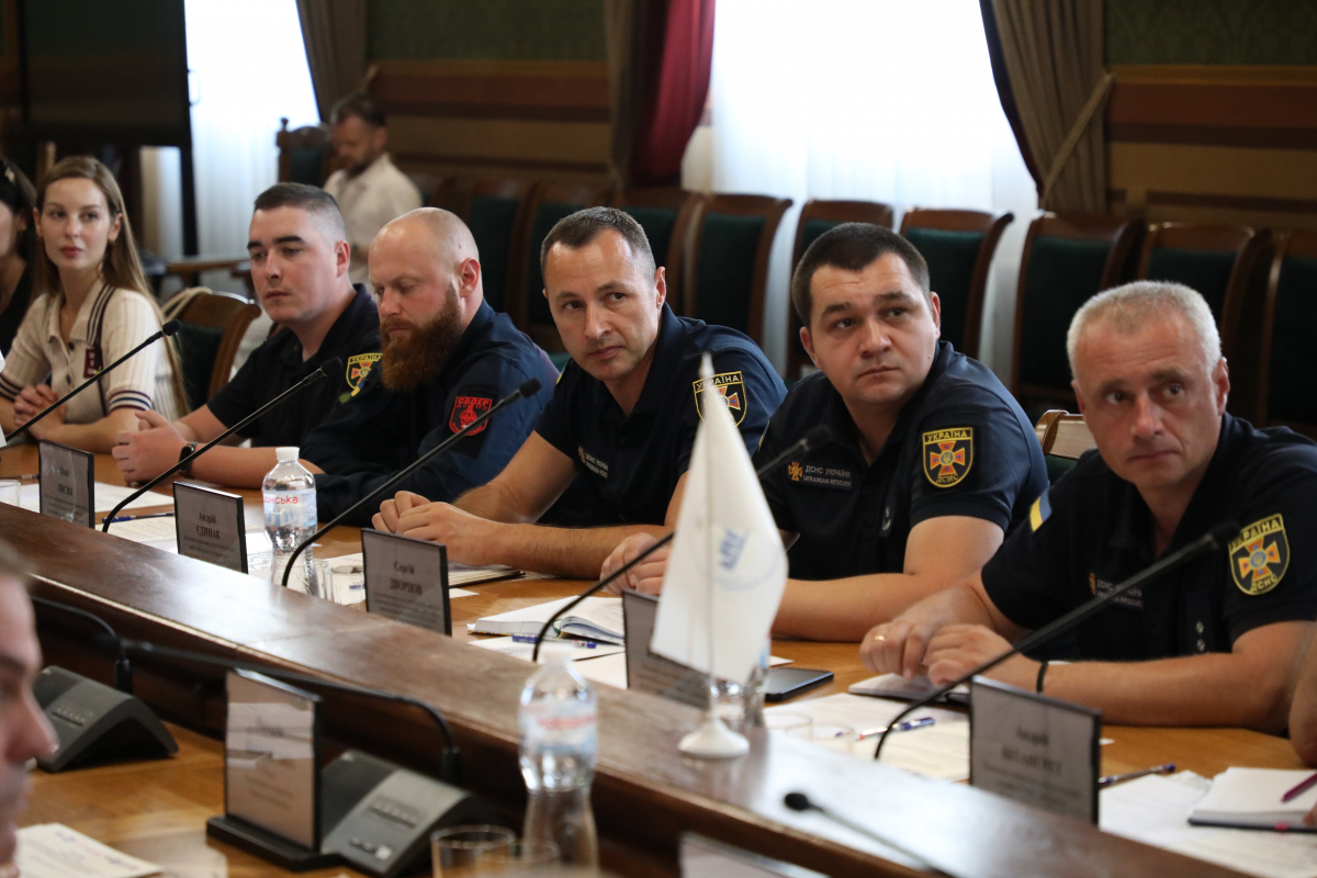 Фото із круглого столу