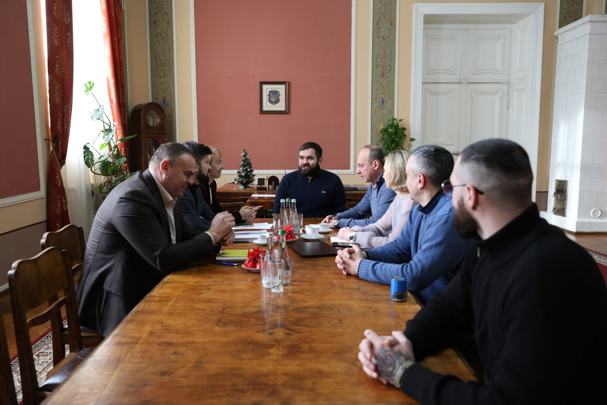 Фото з підписання меморандуму про співпрацю