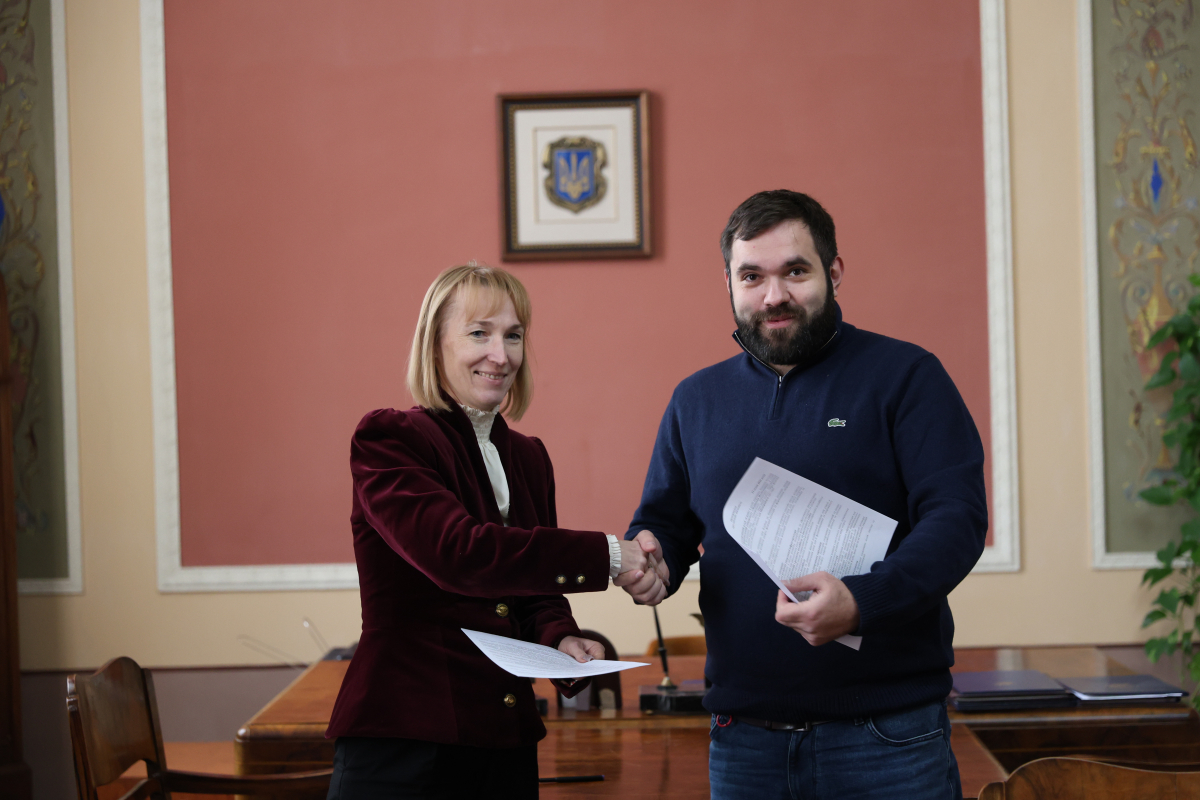 Фото з підписання меморандуму про співпрацю
