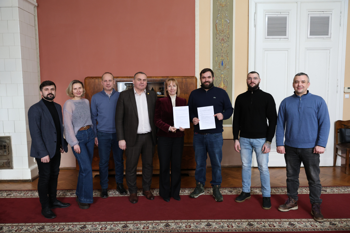 Фото з підписання меморандуму про співпрацю