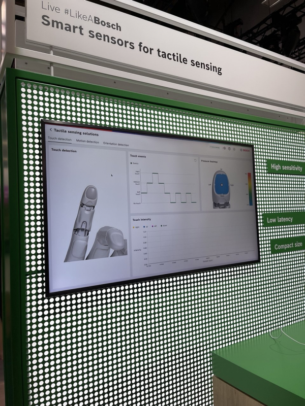 Фото з виставки у США