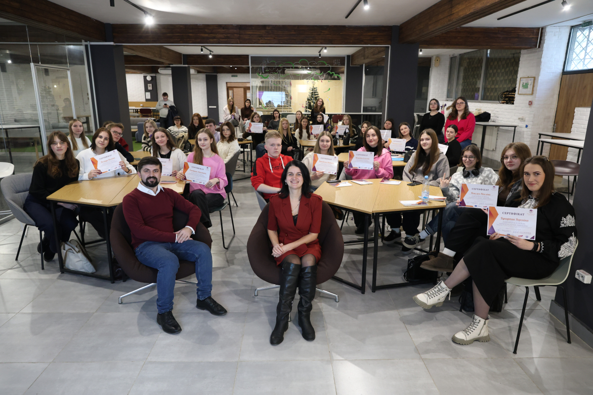 Фото із заходу Центру тьюторства та менторства