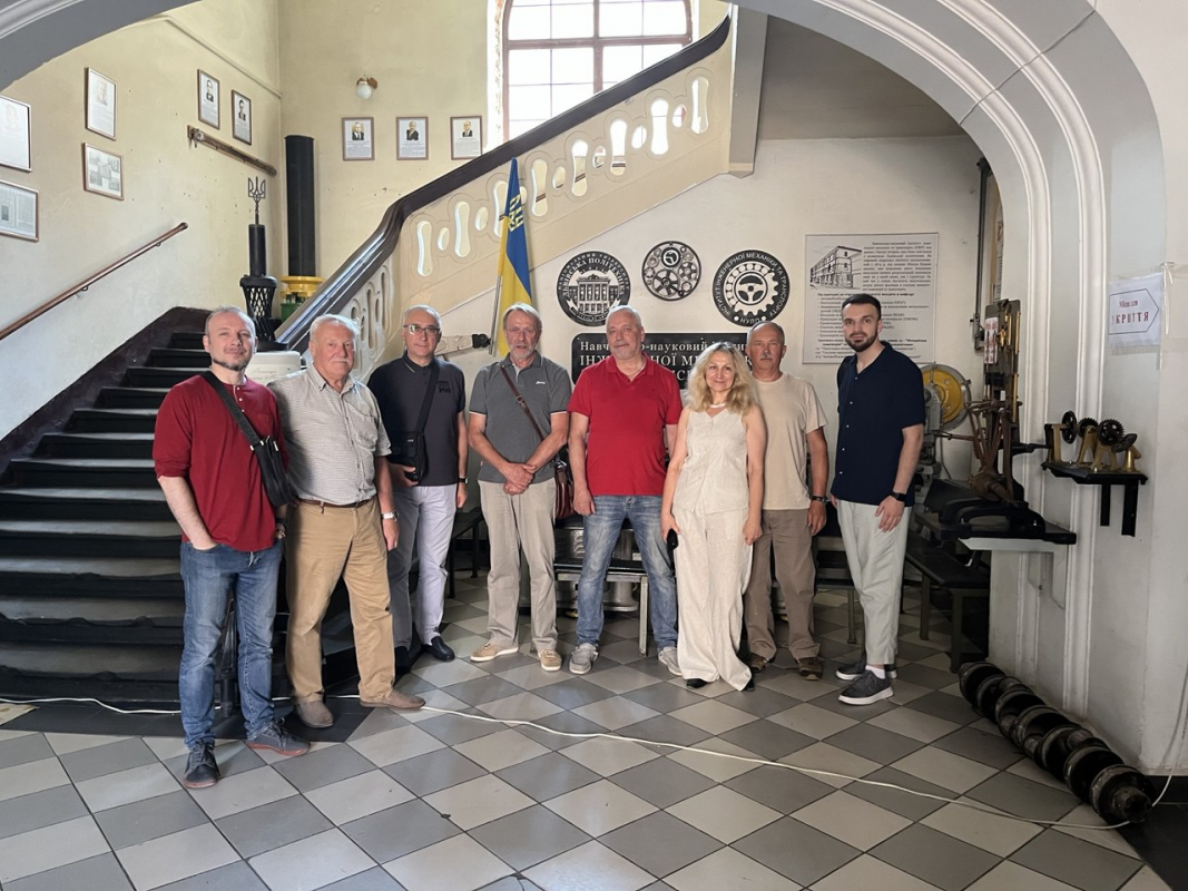 Фото із презентації