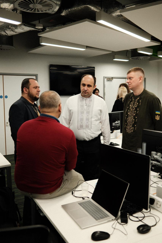 Фото з відвідин Великобританії