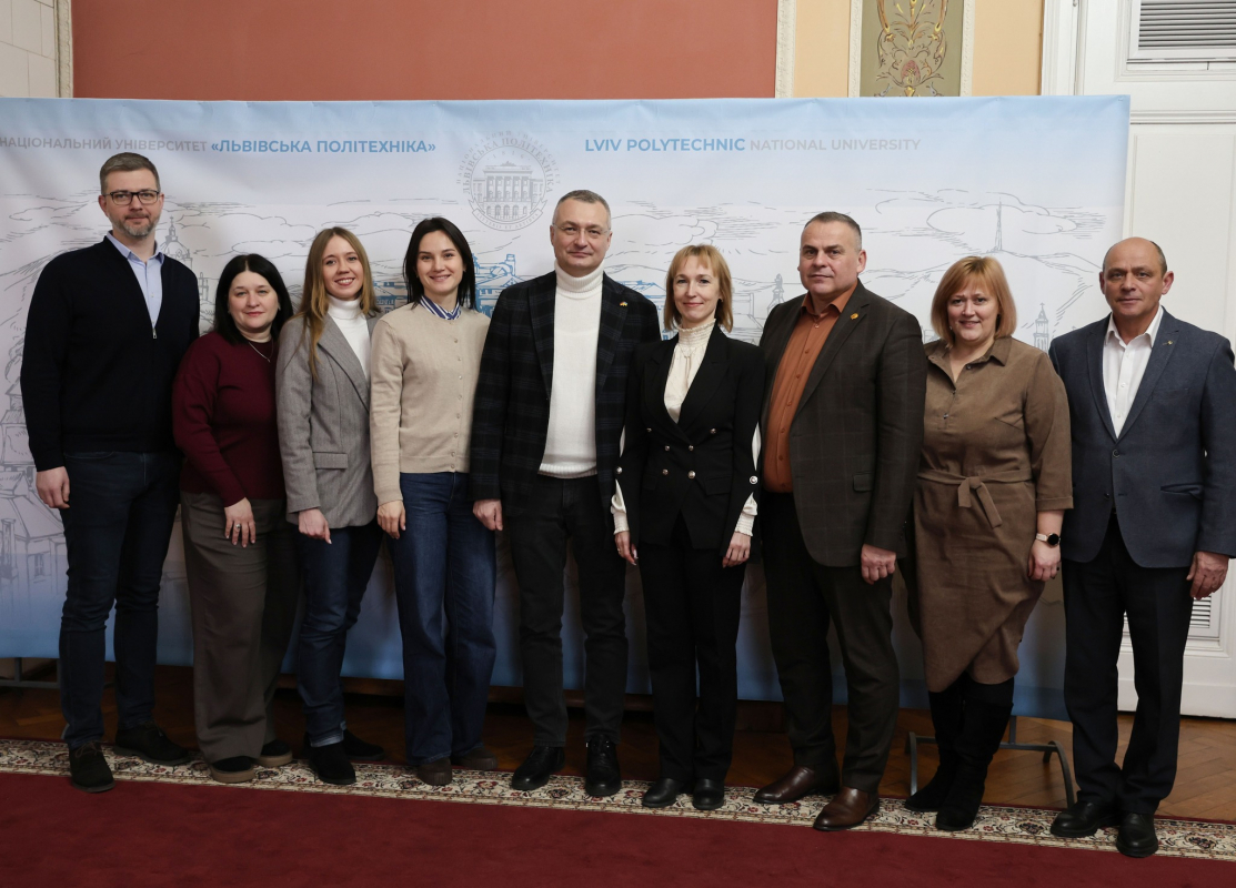 Фото з підписання меморандуму про співпрацю