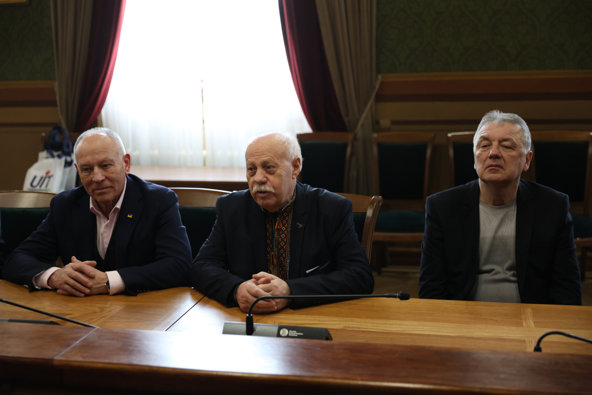 Фото з підписання меморандуму про співпрацю