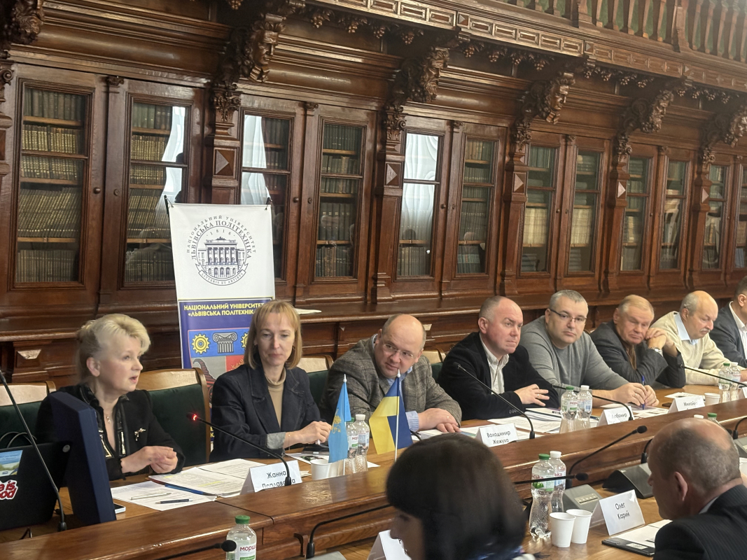 Фото із круглого столу