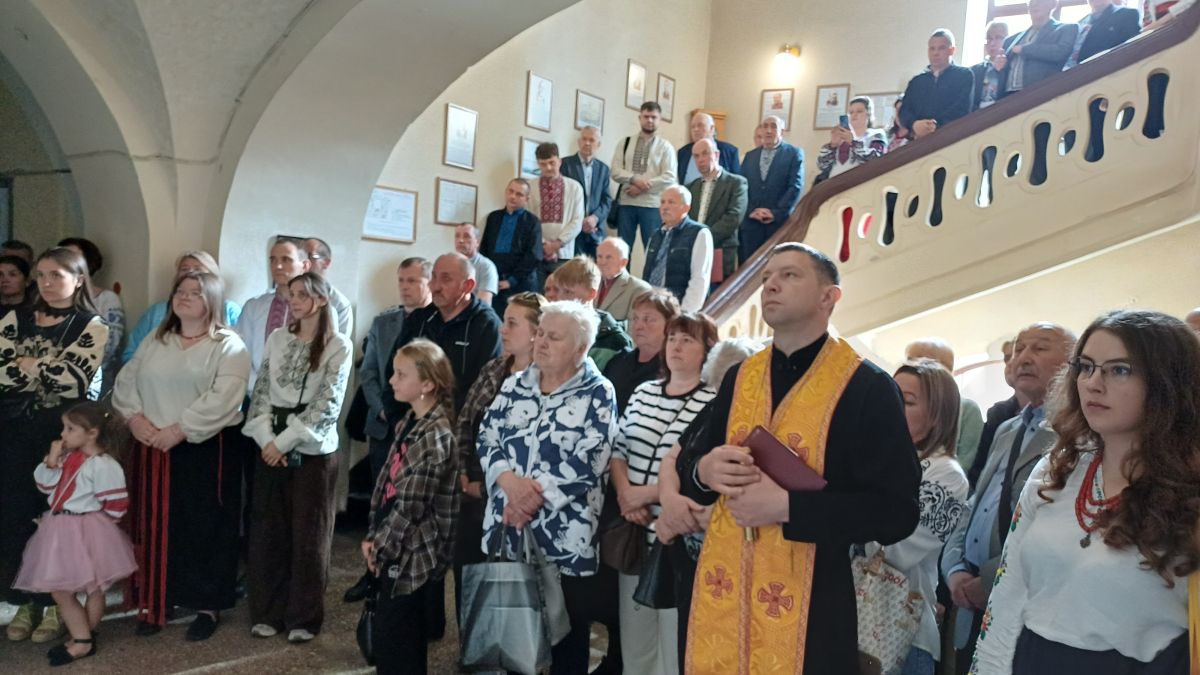 Фото з відкриття меморіальної таблиці