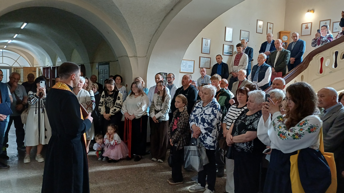 Фото з відкриття меморіальної таблиці