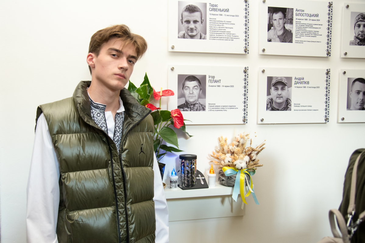 Фото з відкриття меморіальної таблиці