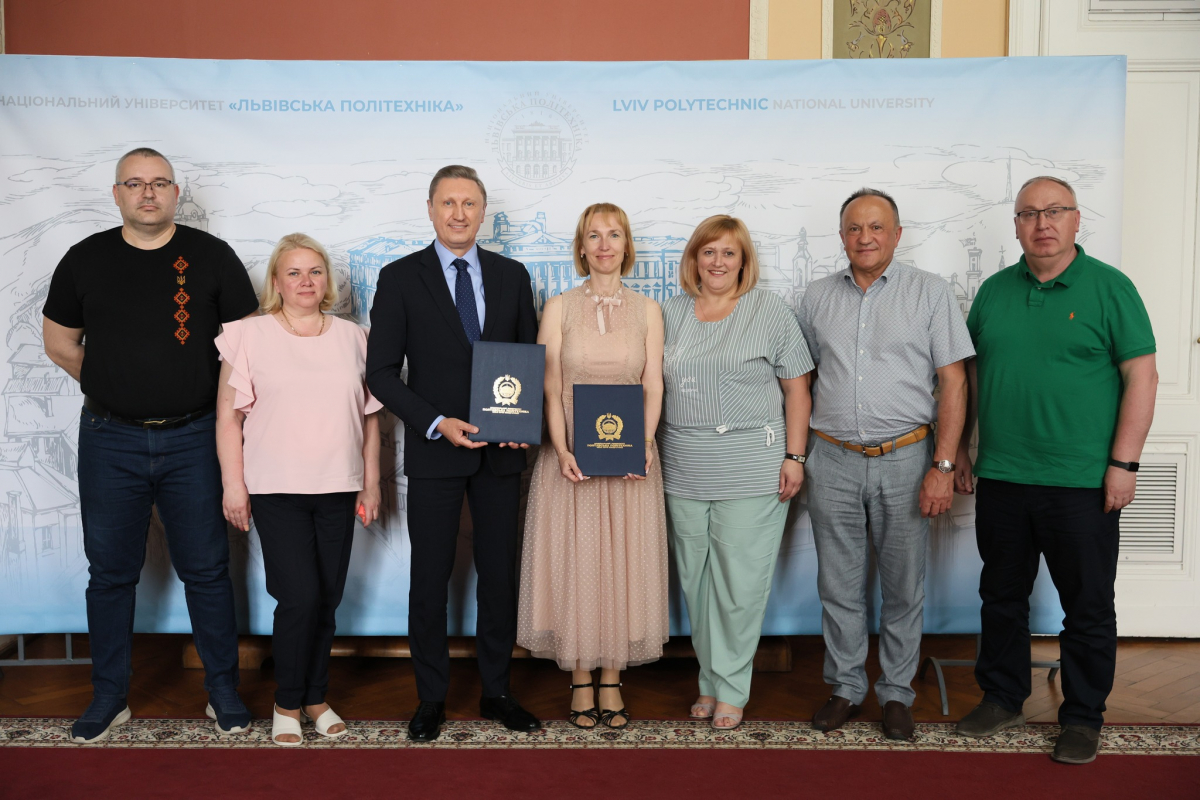 Фото з підписання меморандуму про співпрацю
