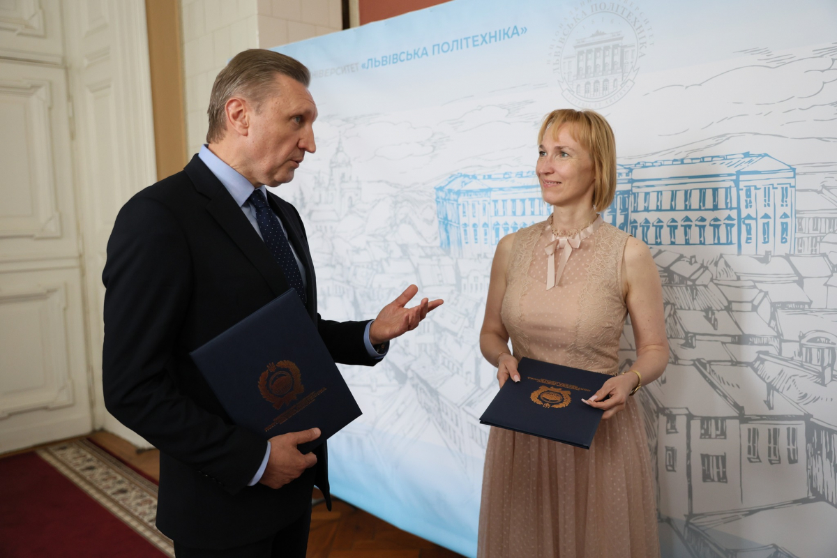 Фото з підписання меморандуму про співпрацю