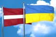 Прапори Латвії та України