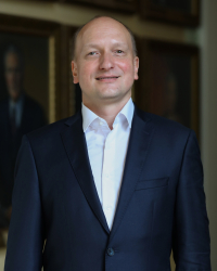 Олег Карий