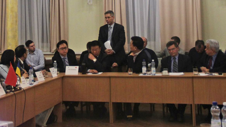 на зустрічі з промисловими підприємствами Китаю