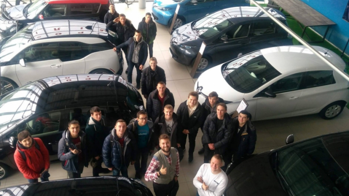 Студенти ІІМТ відвідали автосалон з продажу електромобілів
