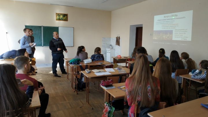 Викладачі ІІМТ зустрілися з учнями 11-х класів шкіл Пустомитівщини