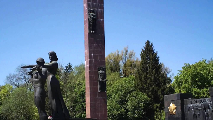 стела Монумента Слави