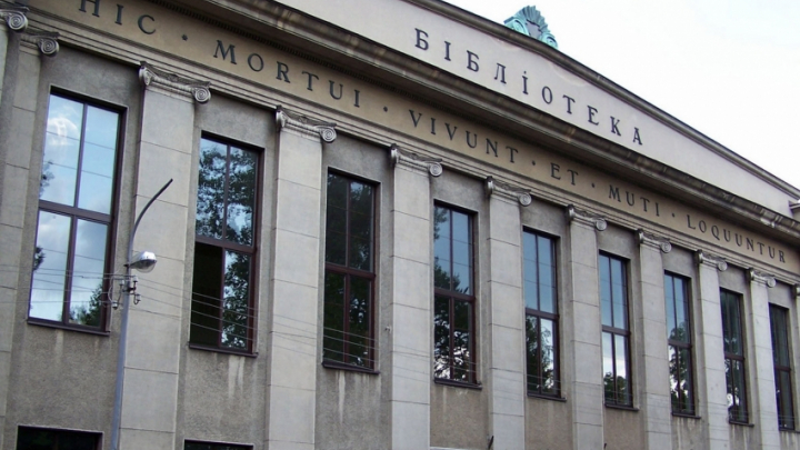 фотографія фасаду будівлі Науково-технічної бібліотеки