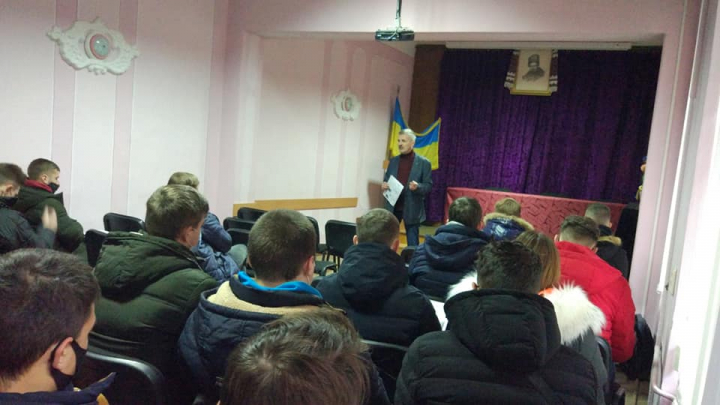 Декан бакалаврату ІТРЕ Леонід Озірковський у коледжі «Інфокомунікації»