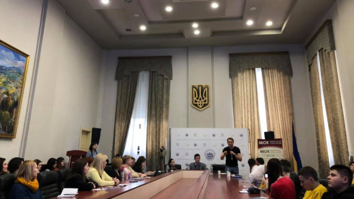  на дискусії «Українська в мережі»