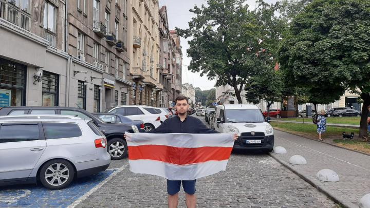 Стас Ярков у центрі Львова провів мирну акцію на підтримку білоруського народу