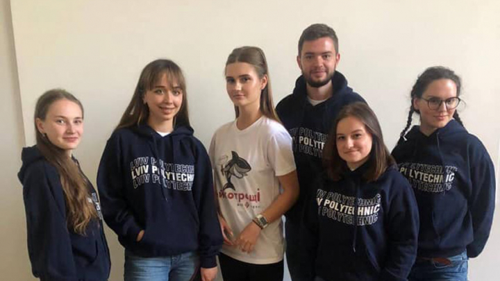 Команда «Шампунь проти фейків»