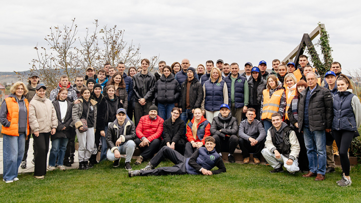 Фото із заходу