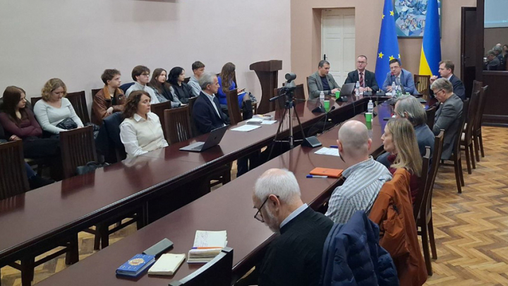 Фото із круглого столу