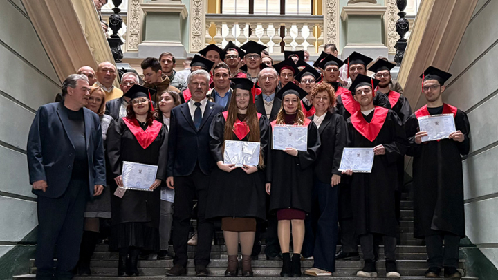 Фото із вручення дипломів