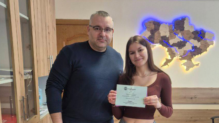 Фото із вручення сертифікатів