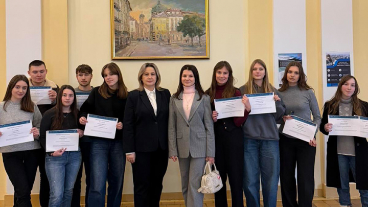 Фото із вручення сертифікатів