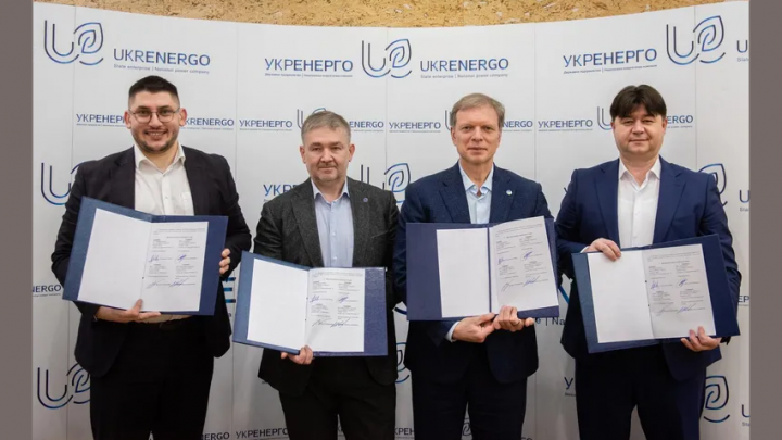 Фото з підписання угоди