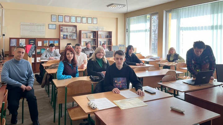 Фото із заходу